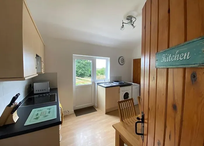 Idyllic Whitby Cottage, With Sea Views, Sleeps 6