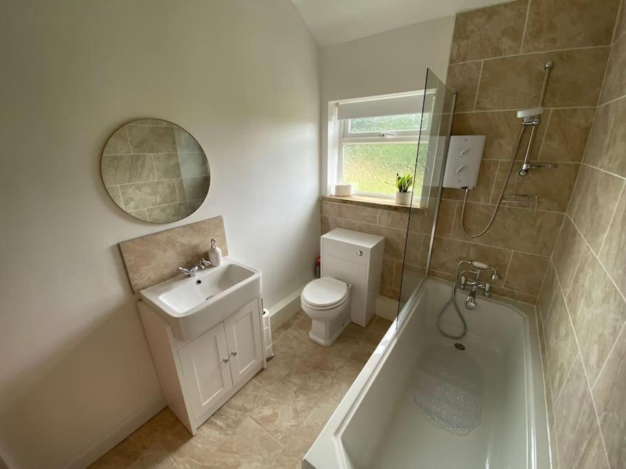 Idyllic Cottage, With Sea Views, Sleeps 6 * Whitby