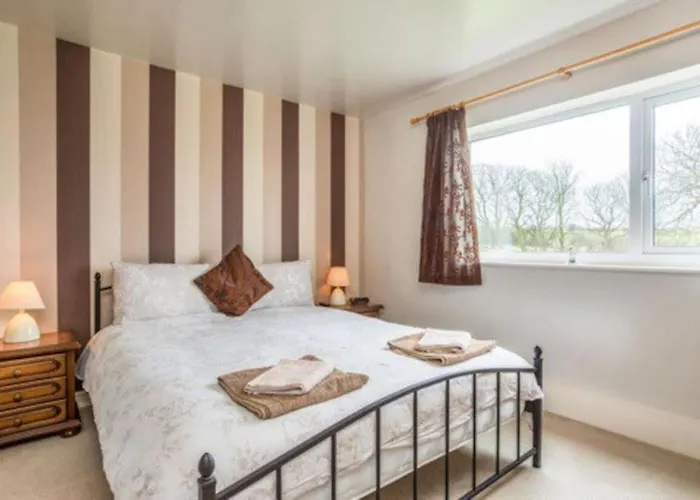 Idyllic Whitby Cottage, With Sea Views, Sleeps 6