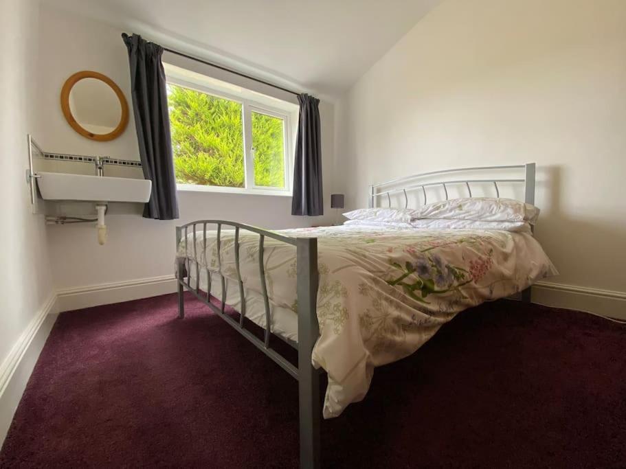 Idyllic Cottage, With Sea Views, Sleeps 6 Holiday home *
