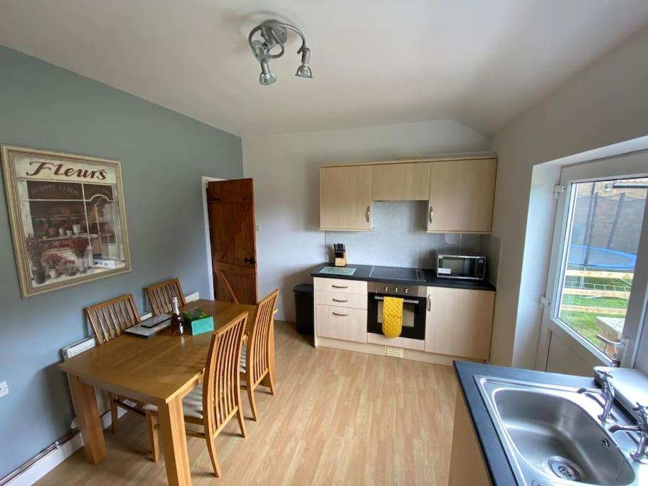 Idyllic Cottage, With Sea Views, Sleeps 6 Holiday home