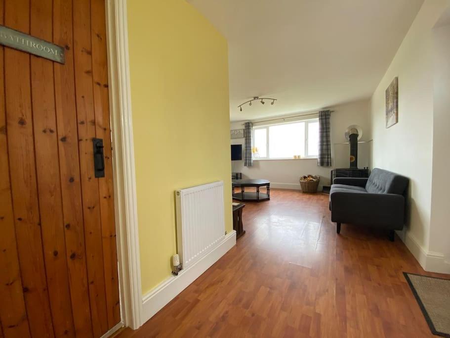 Idyllic Cottage, With Sea Views, Sleeps 6 *